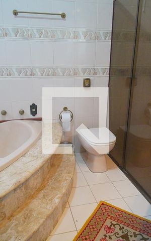 Casa à venda com 450m², 3 quartos e 2 vagasBanheiro da Suíte
