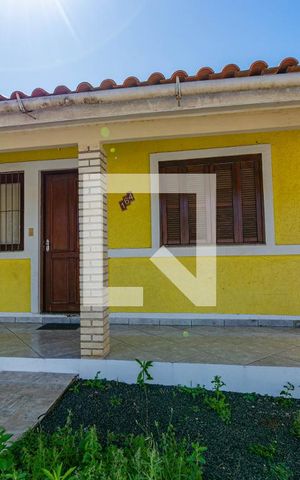 Casa à venda com 85m², 2 quartos e 2 vagas Casa à venda com 85m², 2 quartos e 2 vagasFachada