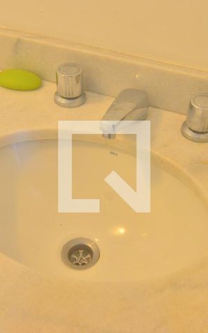 Apartamento à venda com 74m², 2 quartos e 1 vagaBanheiro Social