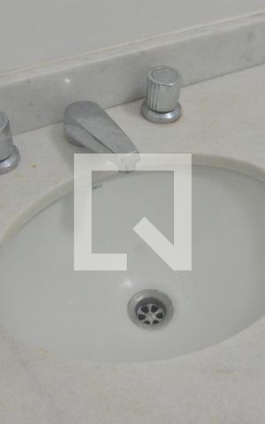 Apartamento à venda com 74m², 2 quartos e 1 vagaBanheiro da Suíte