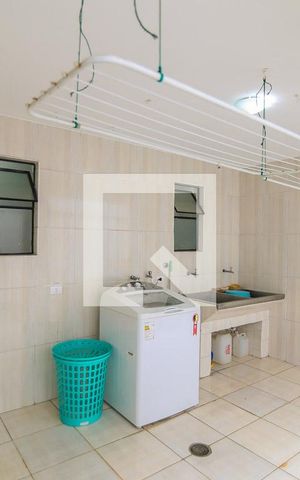 Casa à venda com 463m², 4 quartos e 6 vagas Casa à venda com 463m², 4 quartos e 6 vagasÁrea de Serviço