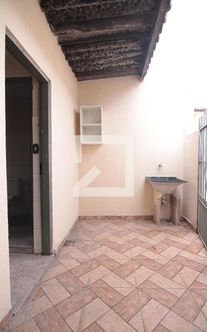Casa para alugar com 37m², 1 quarto e sem vagaÁrea de Serviço