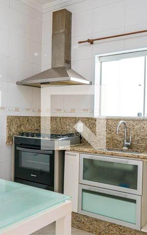 Casa para alugar com 200m², 4 quartos e 4 vagasCozinha