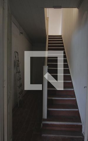 Casa à venda com 184m², 5 quartos e 2 vagasEscada