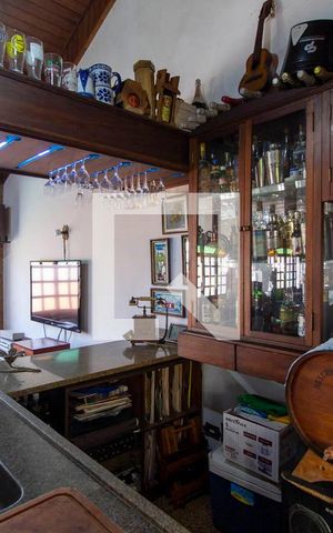 Casa à venda com 299m², 3 quartos e 4 vagasSalão de Festas
