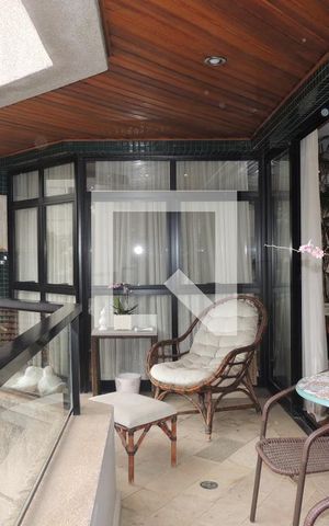 Apartamento à venda com 172m², 4 quartos e 3 vagasVaranda