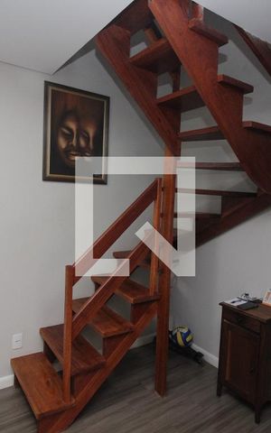 Apartamento à venda com 127m², 3 quartos e 2 vagas Apartamento à venda com 127m², 3 quartos e 2 vagasEscada