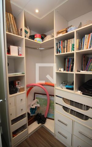 Apartamento à venda com 127m², 3 quartos e 2 vagas Apartamento à venda com 127m², 3 quartos e 2 vagasCloset do quarto 3