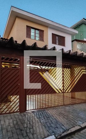 Casa à venda com 240m², 3 quartos e 2 vagasFachada
