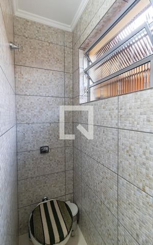 Casa à venda com 240m², 3 quartos e 2 vagasLavabo