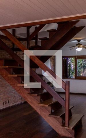 Casa à venda com 225m², 3 quartos e 3 vagas Casa à venda com 225m², 3 quartos e 3 vagasSala
