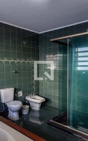 Casa à venda com 225m², 3 quartos e 3 vagas Casa à venda com 225m², 3 quartos e 3 vagasBanheiro