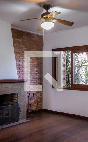Casa à venda com 225m², 3 quartos e 3 vagas Casa à venda com 225m², 3 quartos e 3 vagasSala