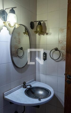 Casa à venda com 225m², 3 quartos e 3 vagas Casa à venda com 225m², 3 quartos e 3 vagasLavabo