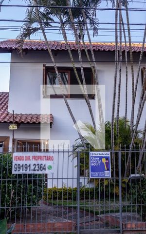 Casa à venda com 225m², 3 quartos e 3 vagas Casa à venda com 225m², 3 quartos e 3 vagasFachada