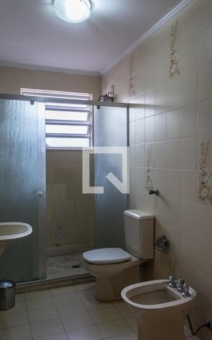 Casa à venda com 225m², 3 quartos e 3 vagas Casa à venda com 225m², 3 quartos e 3 vagasBanheiro