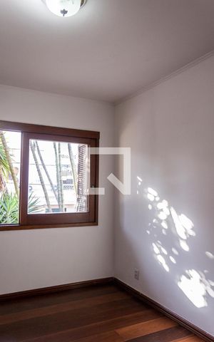 Casa à venda com 225m², 3 quartos e 3 vagas Casa à venda com 225m², 3 quartos e 3 vagasQuarto 1