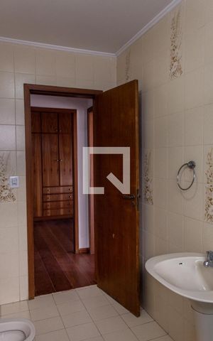 Casa à venda com 225m², 3 quartos e 3 vagas Casa à venda com 225m², 3 quartos e 3 vagasBanheiro