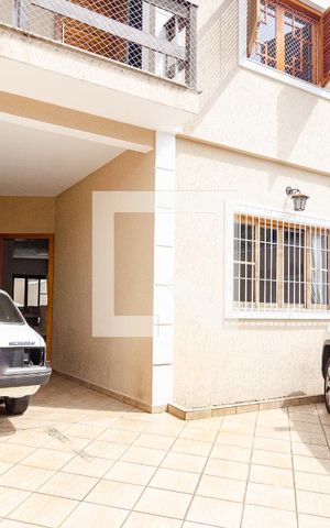 Casa à venda com 188m², 3 quartos e 4 vagas Casa à venda com 188m², 3 quartos e 4 vagasGaragem