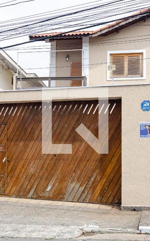 Casa à venda com 188m², 3 quartos e 4 vagas Casa à venda com 188m², 3 quartos e 4 vagasFachada
