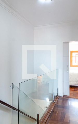 Casa à venda com 188m², 3 quartos e 4 vagas Casa à venda com 188m², 3 quartos e 4 vagasCorredor