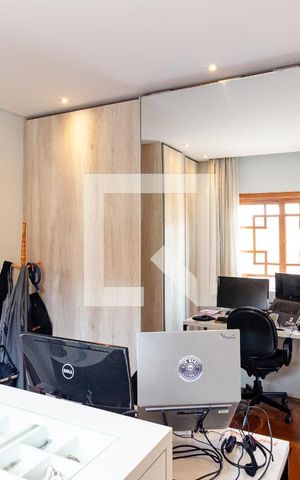 Casa à venda com 188m², 3 quartos e 4 vagas Casa à venda com 188m², 3 quartos e 4 vagasCloset da Suíte 1