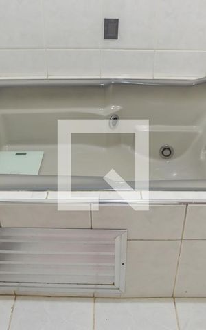 Casa à venda com 350m², 4 quartos e 5 vagas Casa à venda com 350m², 4 quartos e 5 vagasBanheiro da Suíte