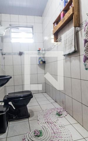 Casa à venda com 420m², 4 quartos e 3 vagas Casa à venda com 420m², 4 quartos e 3 vagasBanheiro