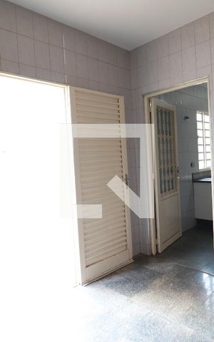 Casa para alugar com 268m², 8 quartos e 2 vagasLavanderia