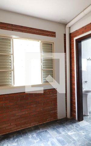 Casa para alugar com 268m², 8 quartos e 2 vagasQuarto de Serviço