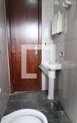Casa para alugar com 268m², 8 quartos e 2 vagasBanheiro de serviço