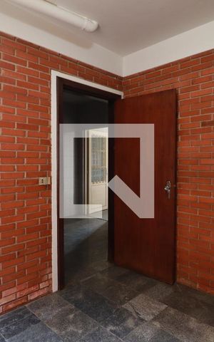 Casa para alugar com 268m², 8 quartos e 2 vagasQuarto de Serviço