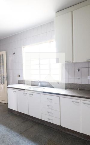 Casa para alugar com 268m², 8 quartos e 2 vagasCozinha