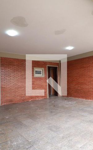 Casa para alugar com 268m², 8 quartos e 2 vagasGaragem