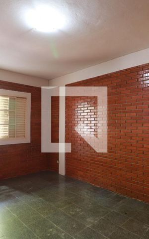Casa para alugar com 268m², 8 quartos e 2 vagasQuarto 2