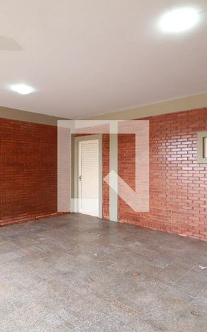 Casa para alugar com 268m², 8 quartos e 2 vagasGaragem