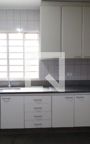 Casa para alugar com 268m², 8 quartos e 2 vagasCozinha