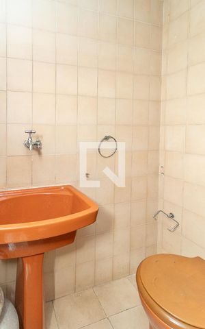 Apartamento à venda com 81m², 2 quartos e sem vaga Apartamento à venda com 81m², 2 quartos e sem vagaBanheiro de serviço