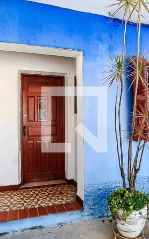 Casa à venda com 400m², 3 quartos e 5 vagas Casa à venda com 400m², 3 quartos e 5 vagasQuintal - Frente