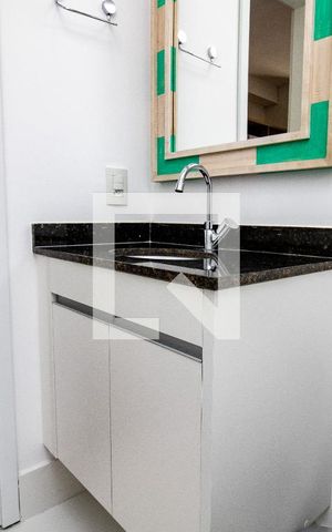 Studio à venda com 34m², 1 quarto e sem vaga Studio à venda com 34m², 1 quarto e sem vagaBanheiro- armário e espelho