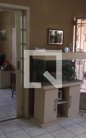 Casa à venda com 254m², 4 quartos e 2 vagasSala