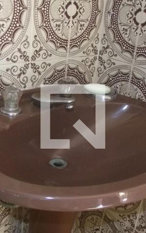Casa à venda com 254m², 4 quartos e 2 vagasBanheiro 1