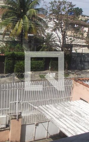 Casa à venda com 254m², 4 quartos e 2 vagasvista