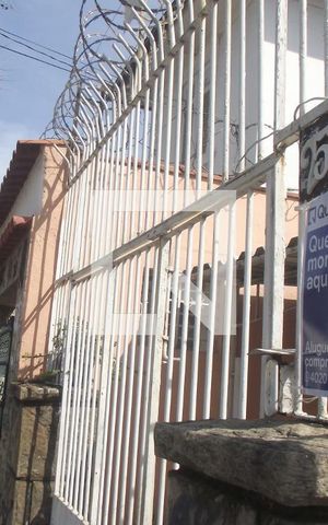 Casa à venda com 254m², 4 quartos e 2 vagasFachada