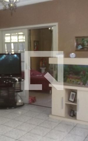 Casa à venda com 254m², 4 quartos e 2 vagasSala