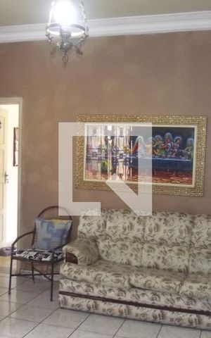 Casa à venda com 254m², 4 quartos e 2 vagasSala