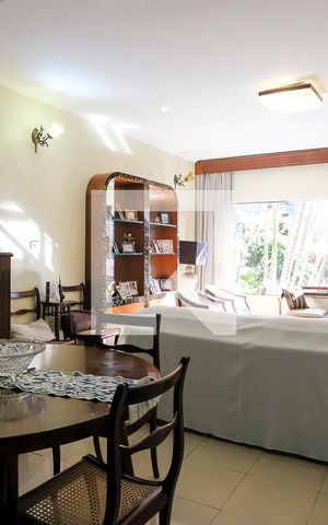 Casa à venda com 300m², 3 quartos e 3 vagasSala