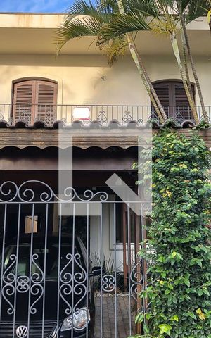 Casa à venda com 300m², 3 quartos e 3 vagasFachada