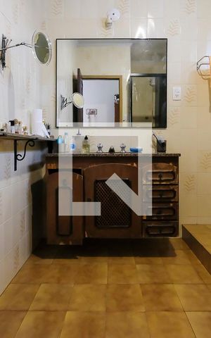 Casa à venda com 300m², 3 quartos e 3 vagasBanheiro da Suíte