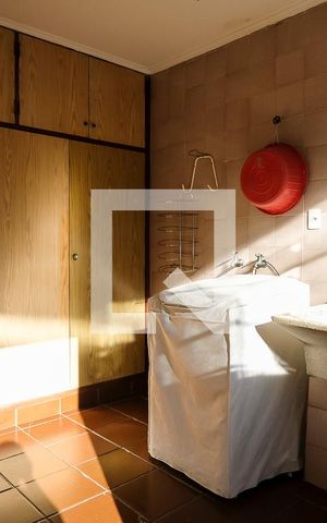 Casa à venda com 300m², 3 quartos e 3 vagasÁrea de Serviço
